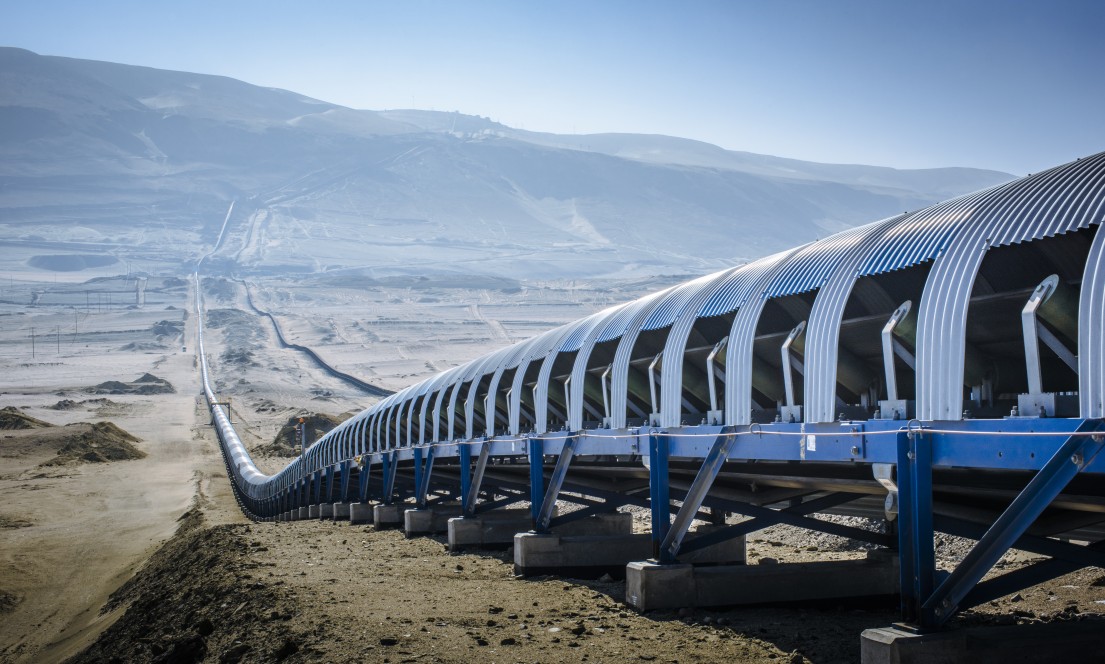 thyssenkrupp belt conveyor systems are individually planned and constructed to ensure the best possible solution for every material, every climate zone and, every topography. This downhill conveying system installed in Peru transports 4,500 tons of crushed iron ore from mine to the port (© thyssenkrupp Industrial Solutions). thyssenkrupp belt conveyor systems are individually planned and constructed to ensure the best possible solution for every material, every climate zone and, every topography. This downhill conveying system installed in Peru transports 4,500 tons of crushed iron ore from mine to the port (© thyssenkrupp Industrial Solutions).