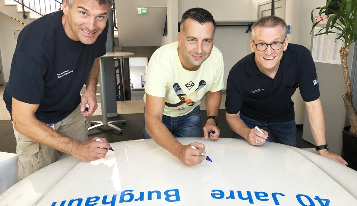 Jürgen Trausch, Rene Hentschel und Stefan Katzer zum Start der Unterschriftenaktion „Gästeliste auf der Motorhaube“.