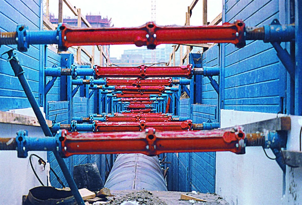 Double slide rail system Rollbox shoring Double slide rail system Rollbox shoring