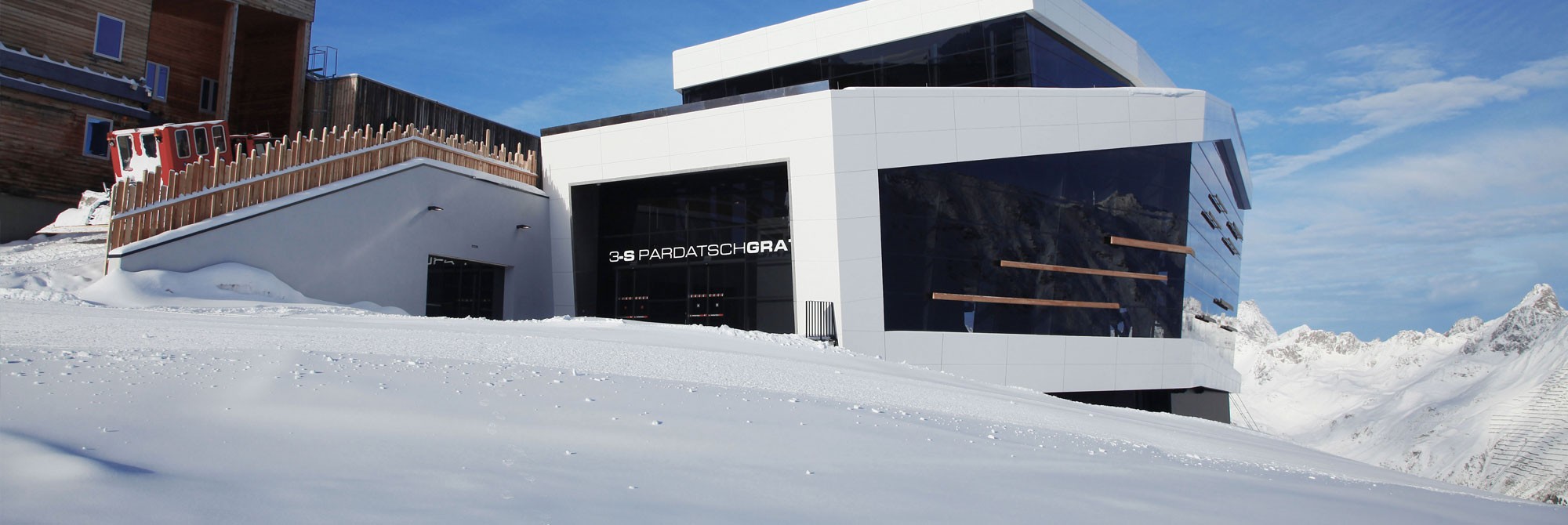 Rehaussement de la station haute du téléphérique 3-S de Pardatschgrat à Ischgl, en Autriche