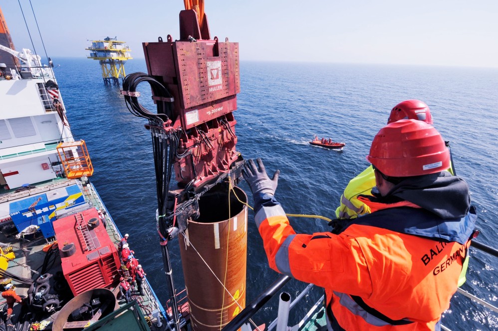 Crane Suspended and Excavator Mounted Vibratory Hammers (H/HHF/HFV Series) Crane Suspended and Excavator Mounted Vibratory Hammers (H/HHF/HFV Series)