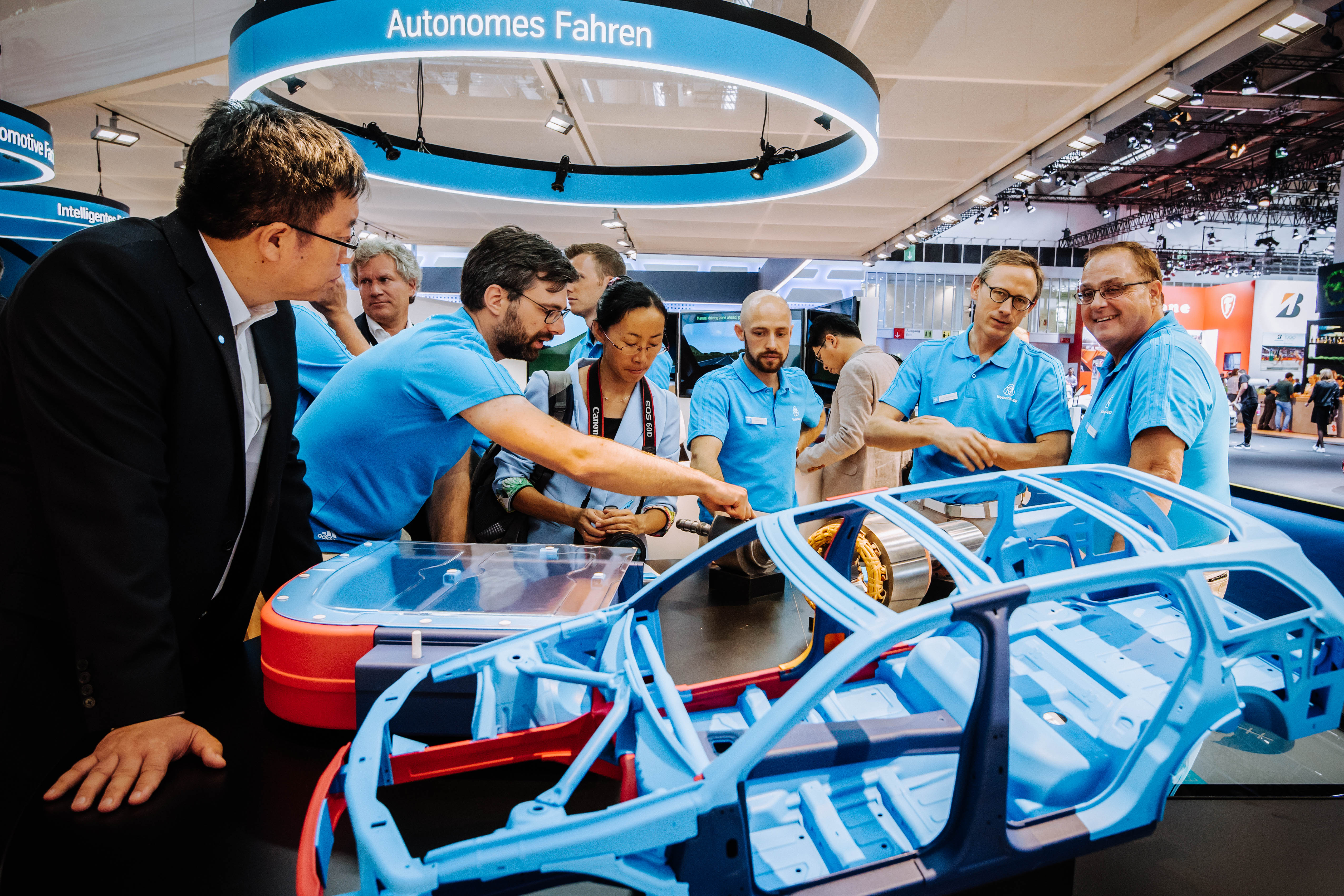 Der Verband der Automobilindustrie stellt Fachkräfte und Experten vor.