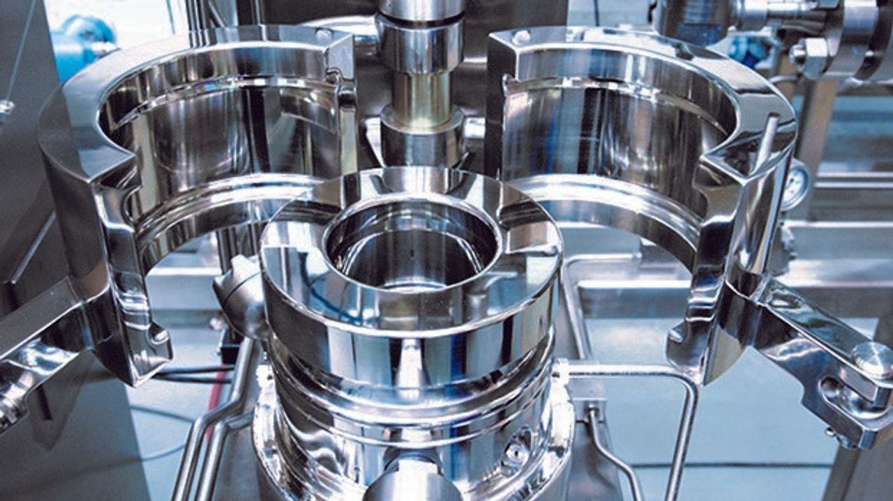 Supercritical fluid extraction plants