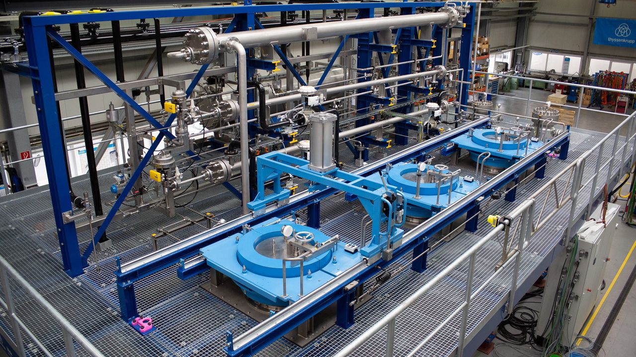 Supercritical fluid extraction plants