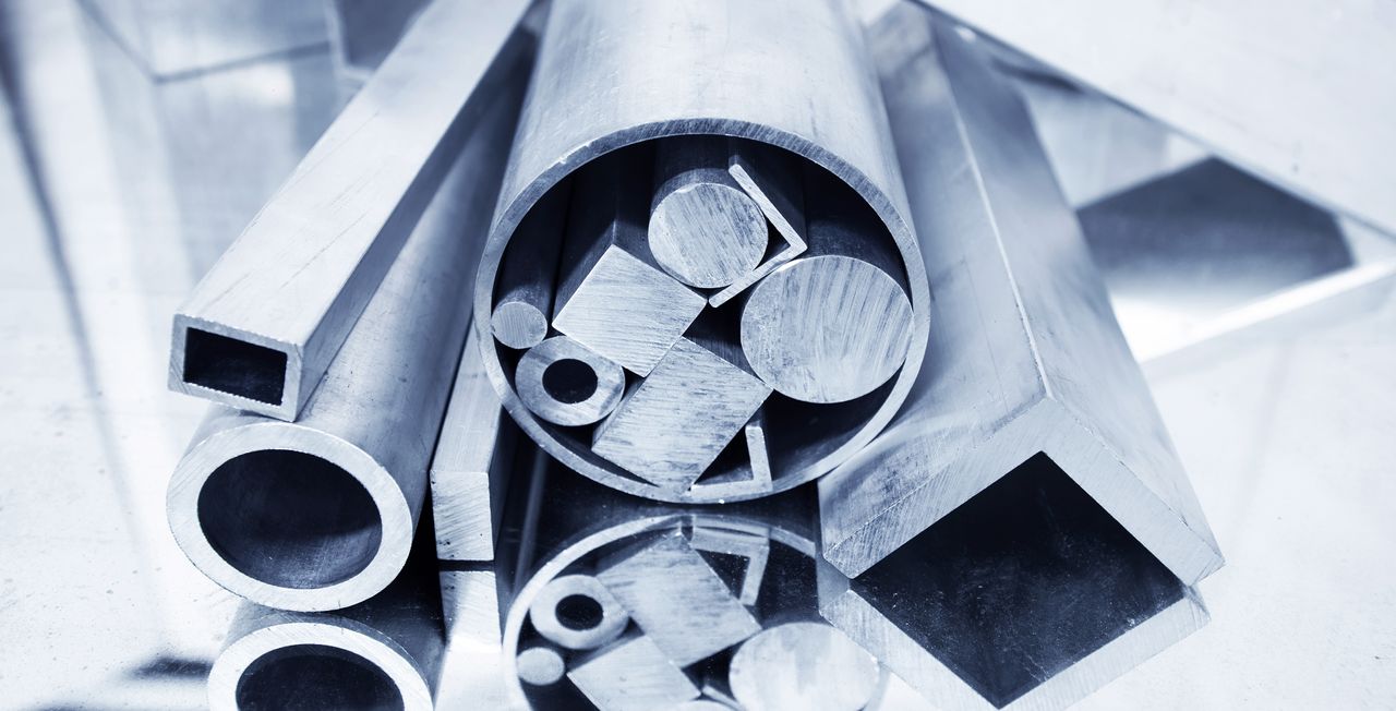 Aluminiumprofile bereitgestellt als Material Logistik Dienstleistung