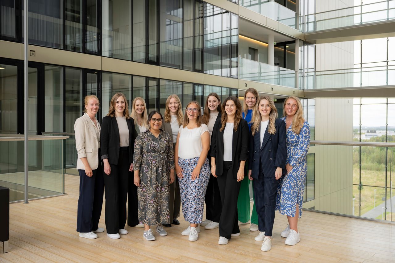 Visual zur Vorstellung der Kategorie "Female Internship Program.". 