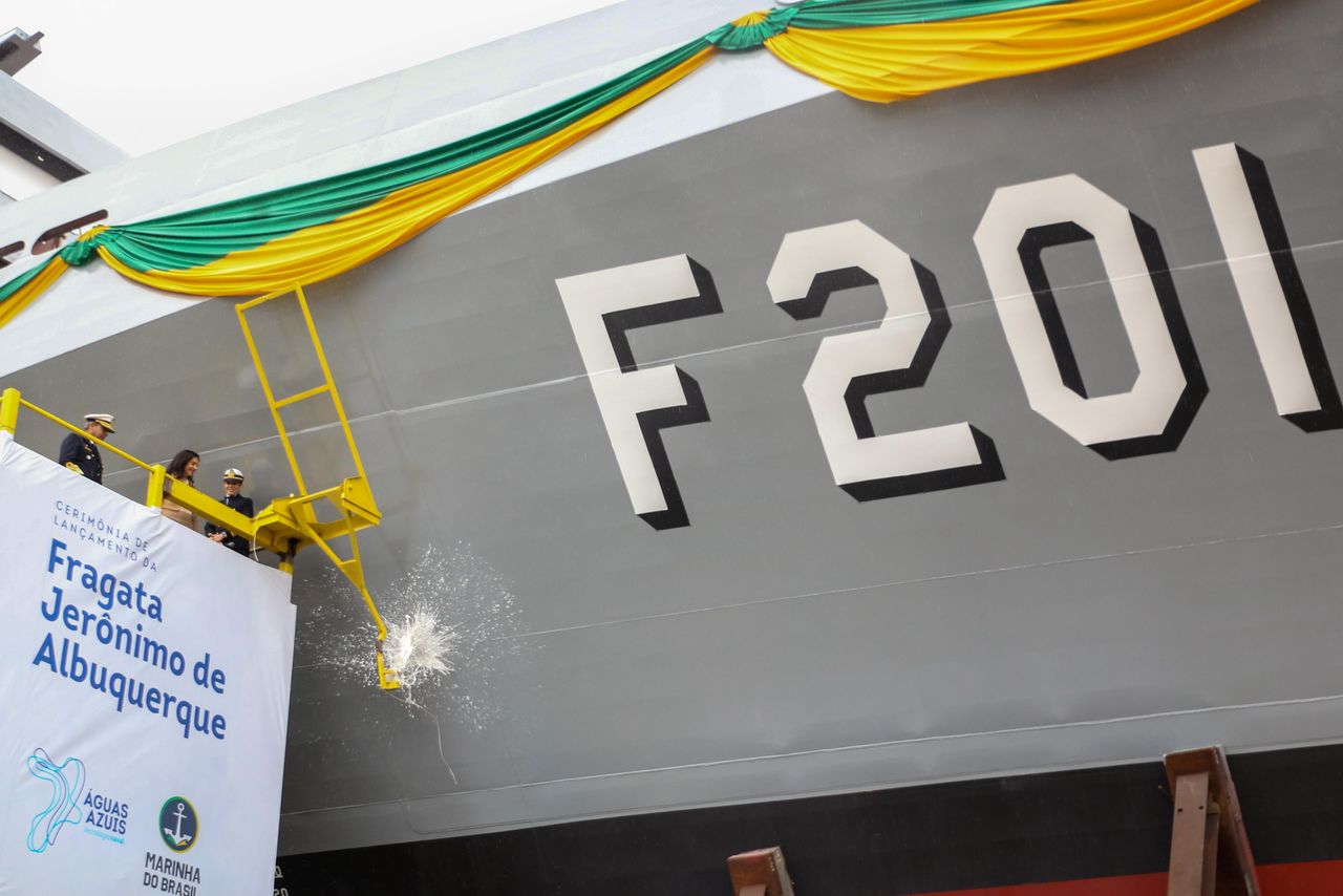 Marinha do Brasil realiza a cerimônia de lançamento da Fragata Jerônimo de Albuquerque (F201), fortalecendo a Amazônia Azul e a indústria naval nacional