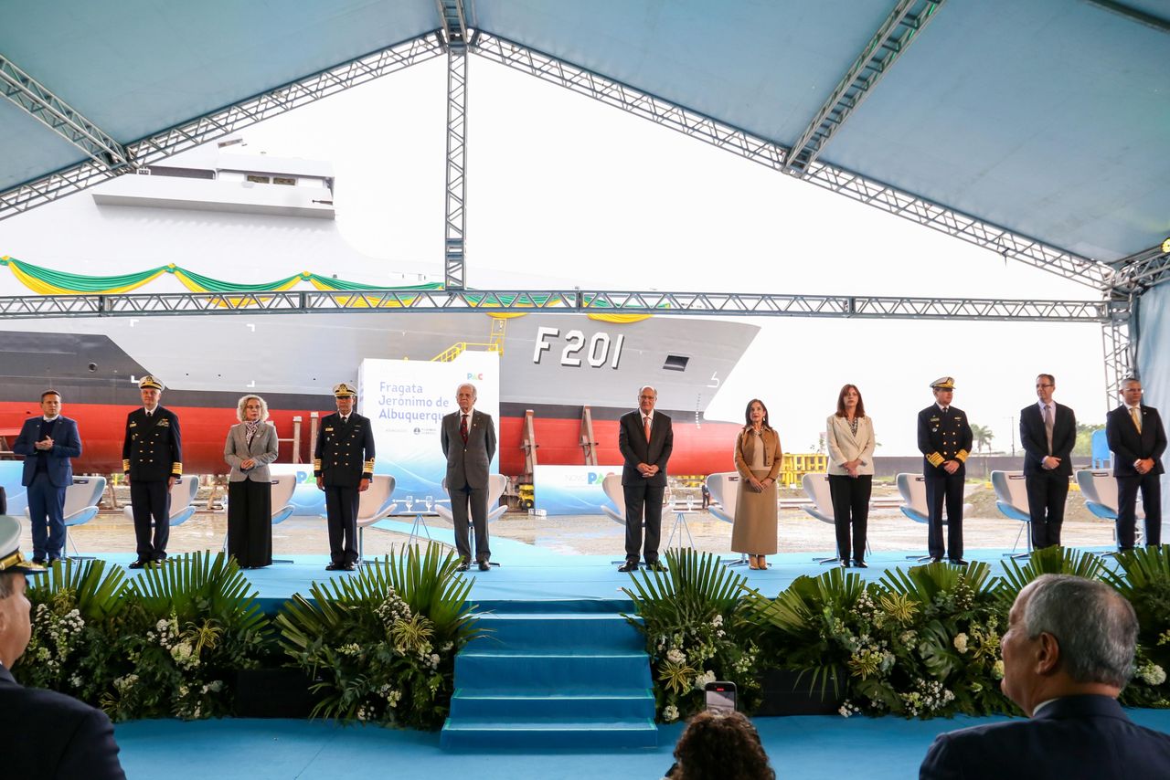 Marinha do Brasil realiza a cerimônia de lançamento da Fragata Jerônimo de Albuquerque (F201), fortalecendo a Amazônia Azul e a indústria naval nacional
