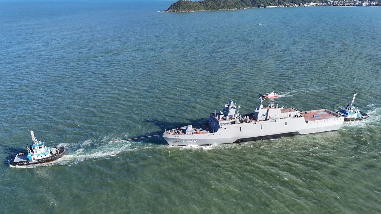 : Fragata “Tamandaré” (F200) inicia testes de aceitação no mar em Itajaí-SC, etapa do PFCT, avaliando sistemas e navegabilidade