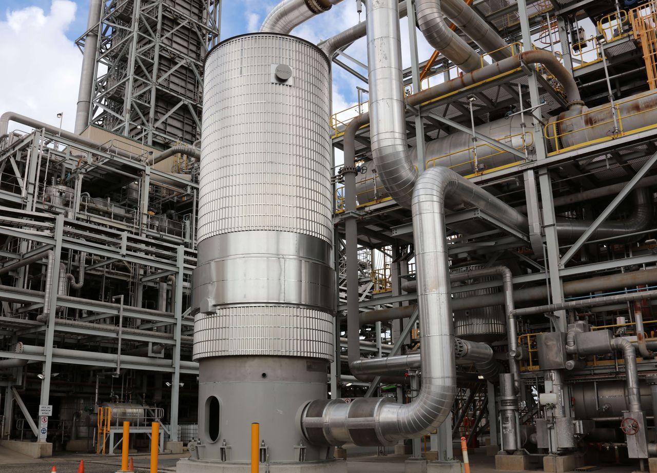 EnviNOx® catalysts, designed for effective reduction of N₂O and NOx into harmless nitrogen, oxygen, and water, featuring high thermal stability and non-toxic composition